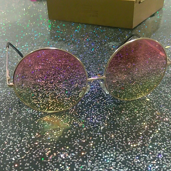 Ombre Round Framed Sunglasses - Picture 3 of 3